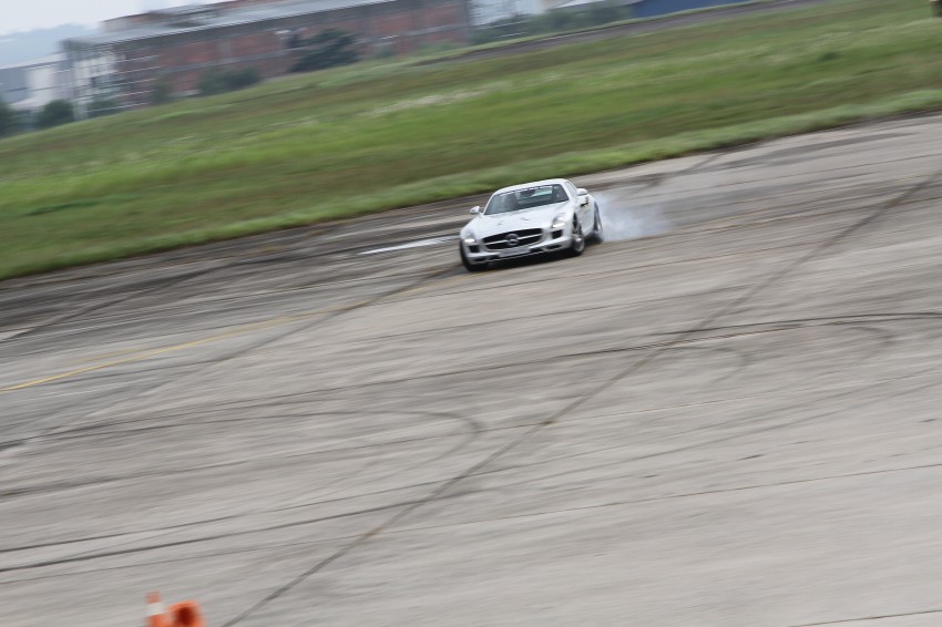 Power is nothing without control: Mika Hakkinen performs stunts at ‘Join the Pact’ event 123153
