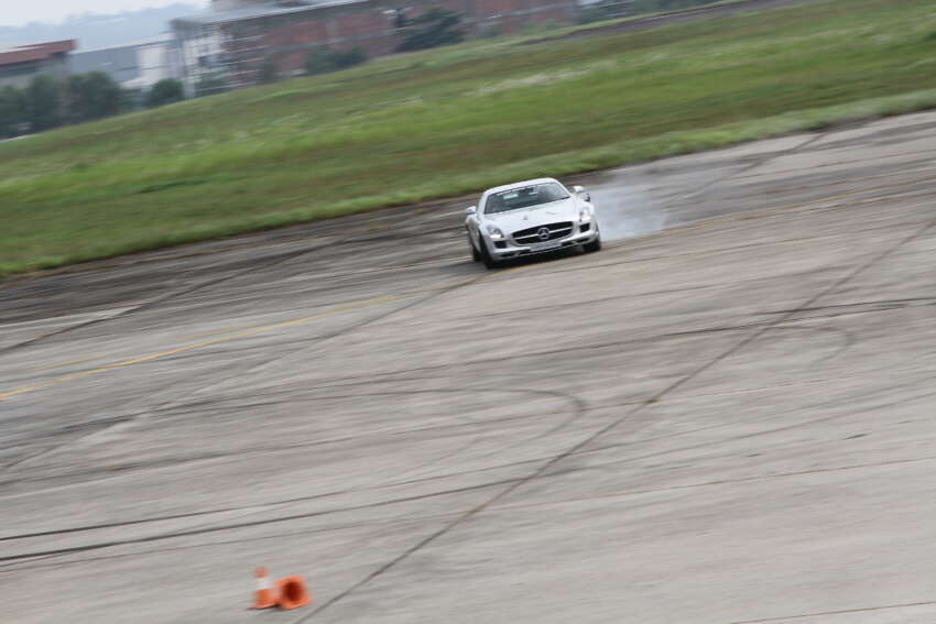 Power is nothing without control: Mika Hakkinen performs stunts at ‘Join the Pact’ event 123154
