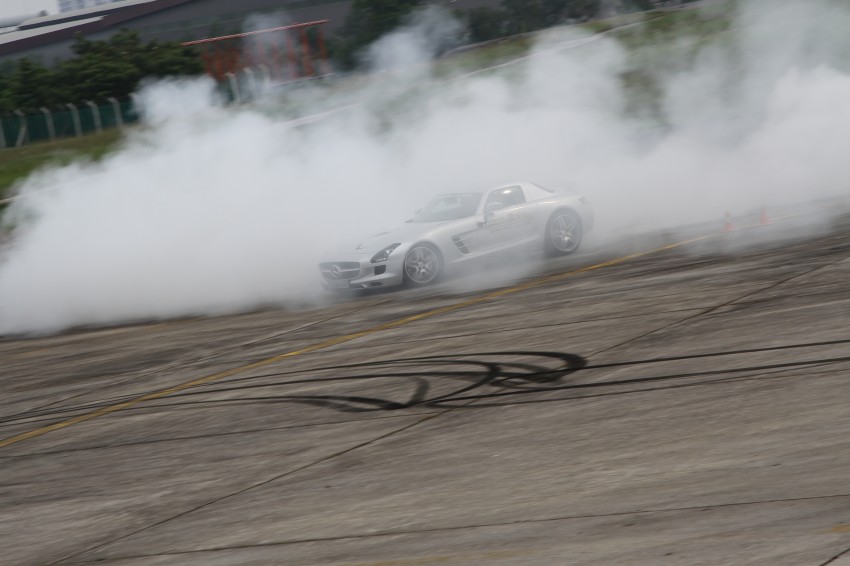 Power is nothing without control: Mika Hakkinen performs stunts at ‘Join the Pact’ event 123158