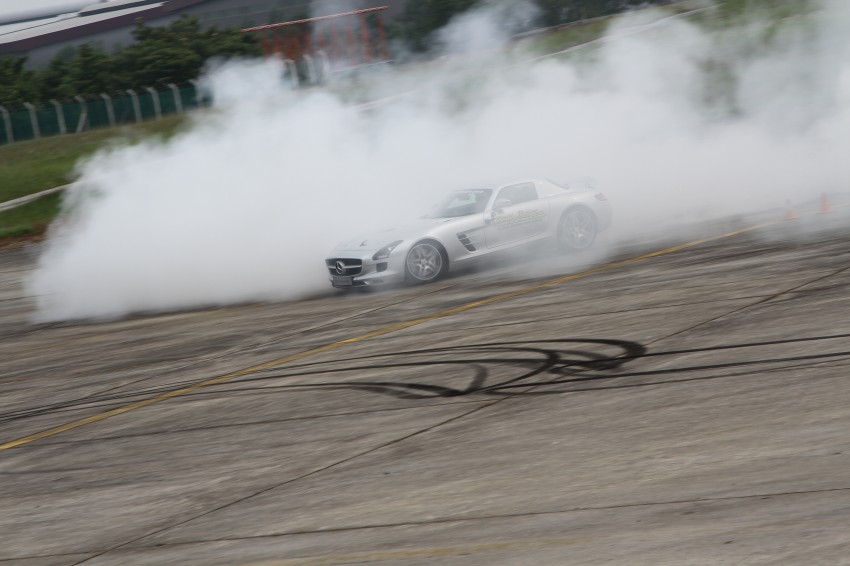 Power is nothing without control: Mika Hakkinen performs stunts at ‘Join the Pact’ event 123159
