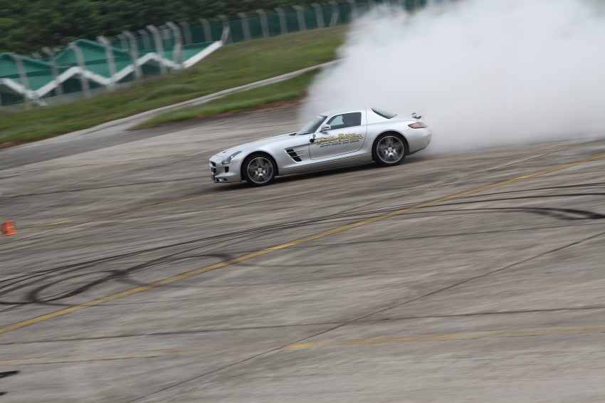 Power is nothing without control: Mika Hakkinen performs stunts at ‘Join the Pact’ event 123161