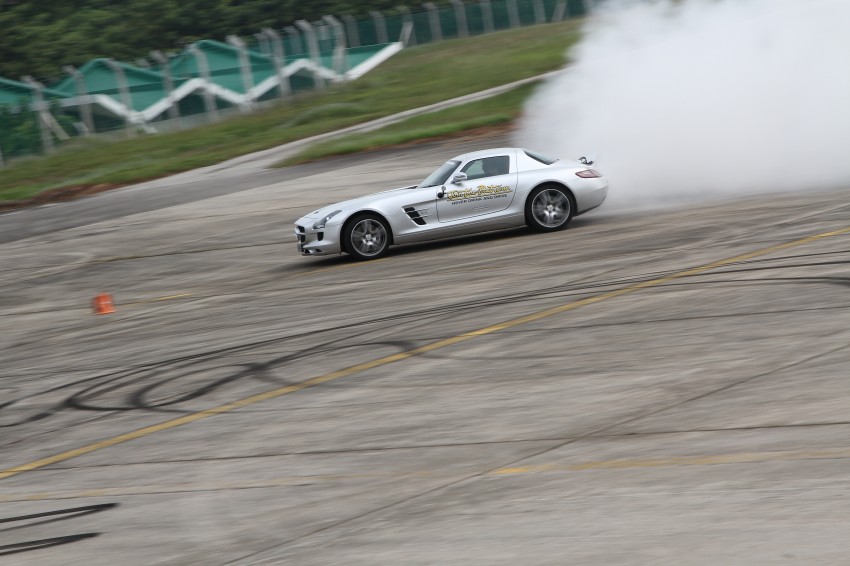 Power is nothing without control: Mika Hakkinen performs stunts at ‘Join the Pact’ event 123162