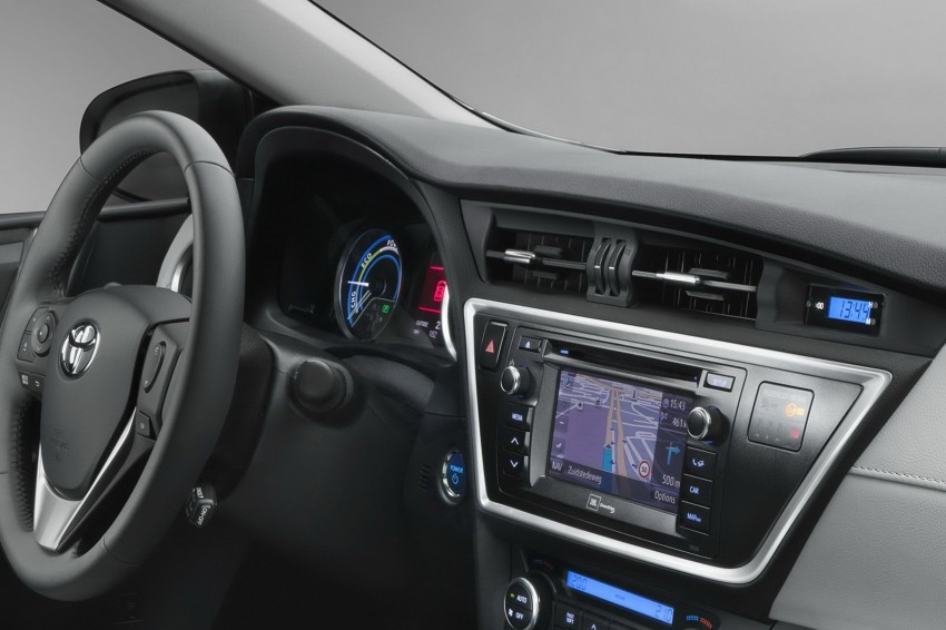 2013 Toyota Auris C-segment hatchback unveiled! 126252