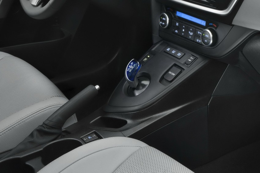 2013 Toyota Auris C-segment hatchback unveiled! 126251