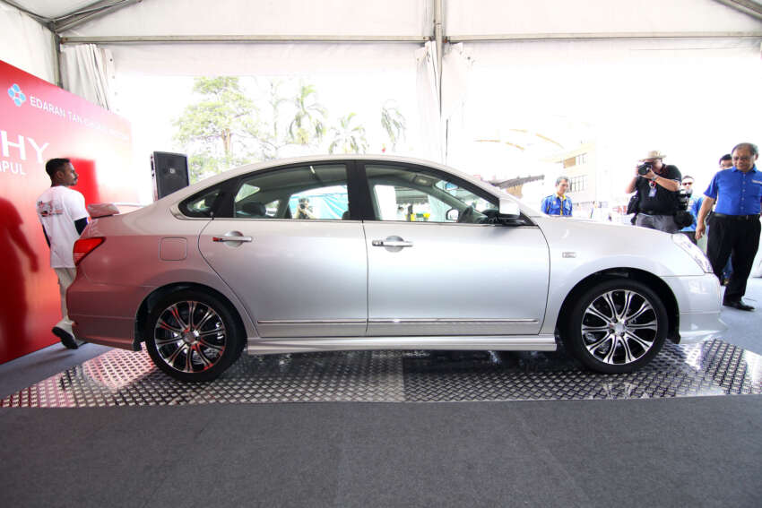 Nissan Sylphy and Livina X-Gear Tuned by Impul unveiled at Super GT Round 3 in SIC 112028