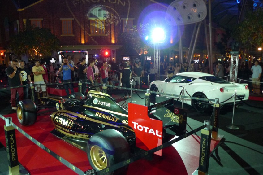 Proton, Lotus supporting Lotus-Renault GP in Singapore 70302