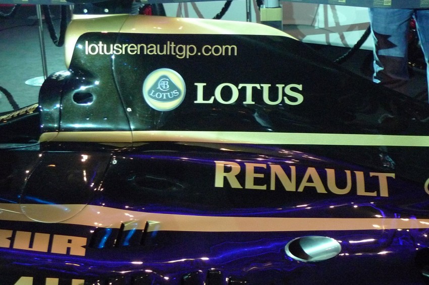 Proton, Lotus supporting Lotus-Renault GP in Singapore 70303