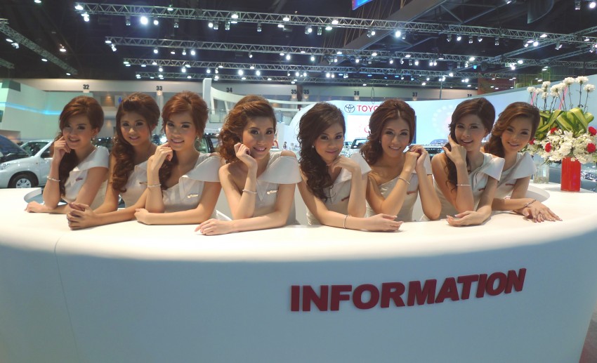 Bangkok Motor Show 2012 – the ladies say hello! 96611
