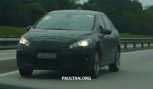 Peugeot 408 (T73 sedan) spotted undergoing camouflaged testing on the highway