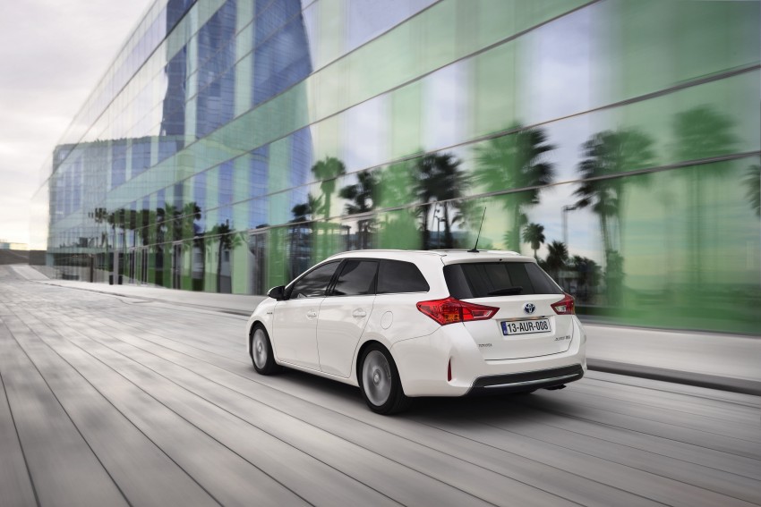 Europe gets new Toyota Auris Touring Sports; offers class-best luggage capacity and a full hybrid option 155450