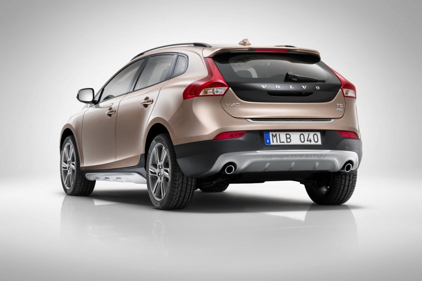 Volvo V40 Cross Country – rugged looks, higher ride Image #132627