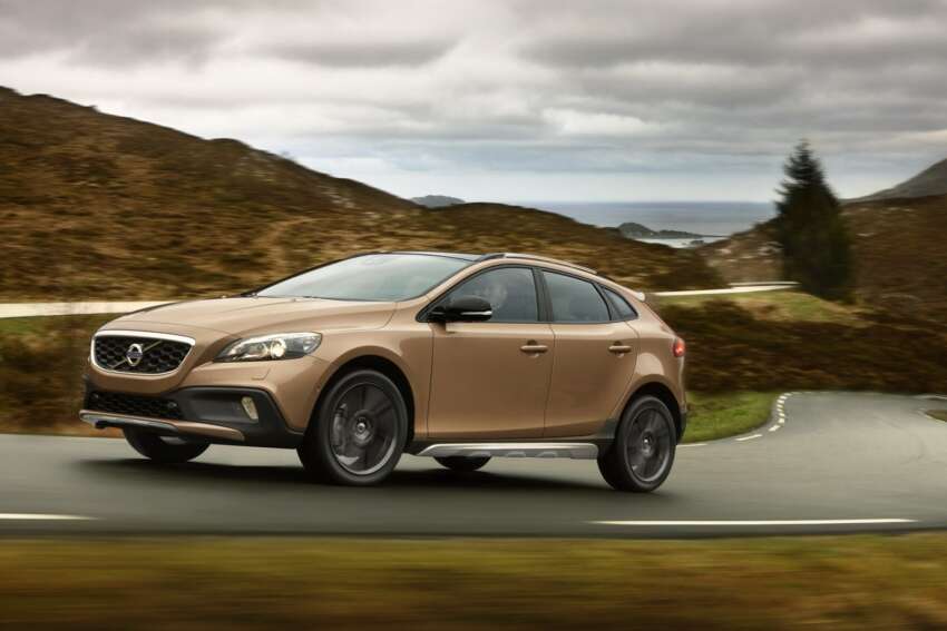 Volvo V40 Cross Country – rugged looks, higher ride 132632