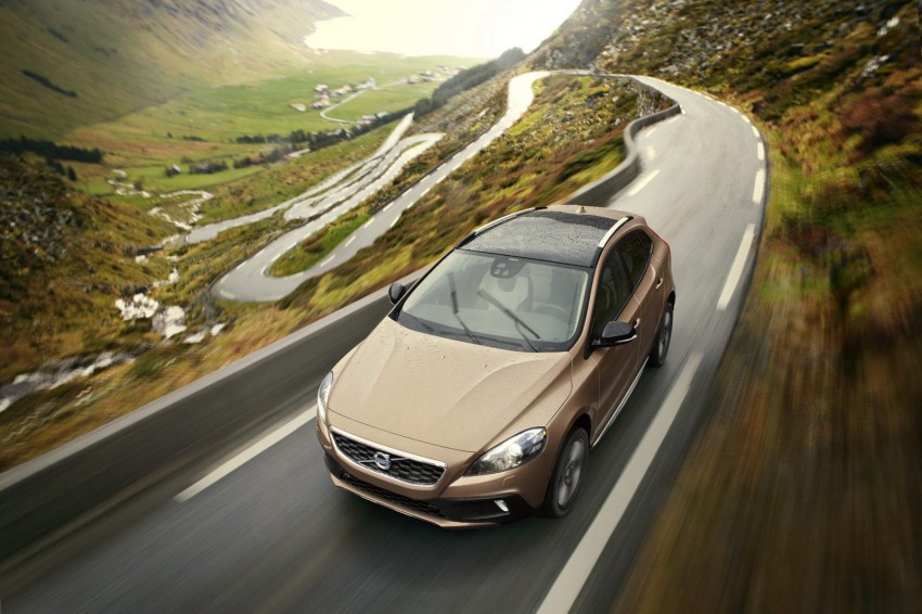 Volvo V40 Cross Country – rugged looks, higher ride 132634