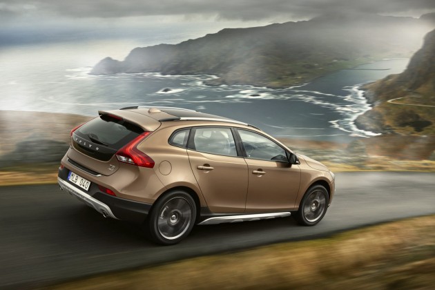 Volvo V40 Cross Country – rugged looks, higher ride