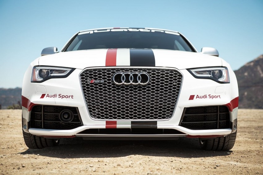 VIDEO: Audi RS5 races up Pikes Peak, with a Ducati! 124944