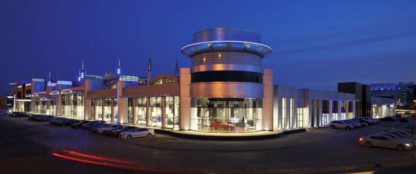 World’s largest BMW showroom opens in Abu Dhabi 88396