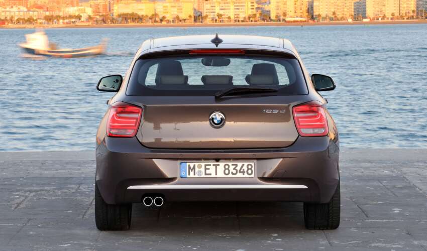 BMW 114i debuts with 3-door BMW 1-Series hatch body 106080