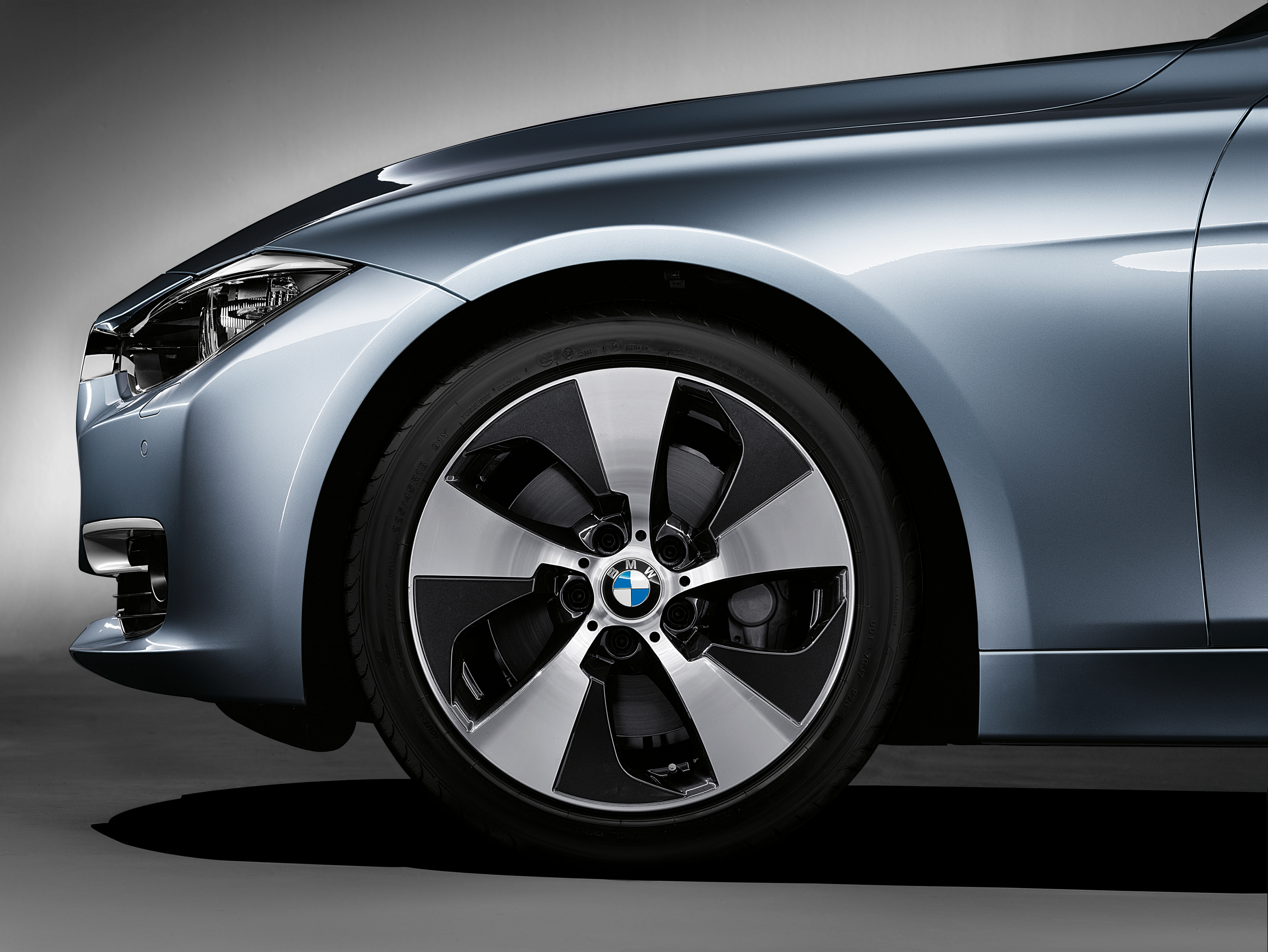Бмв стиль каталог. BMW f30 диски. BMW ACTIVEHYBRID 3. Оригинальные диски BMW f30. Диски легкосплавные f30.
