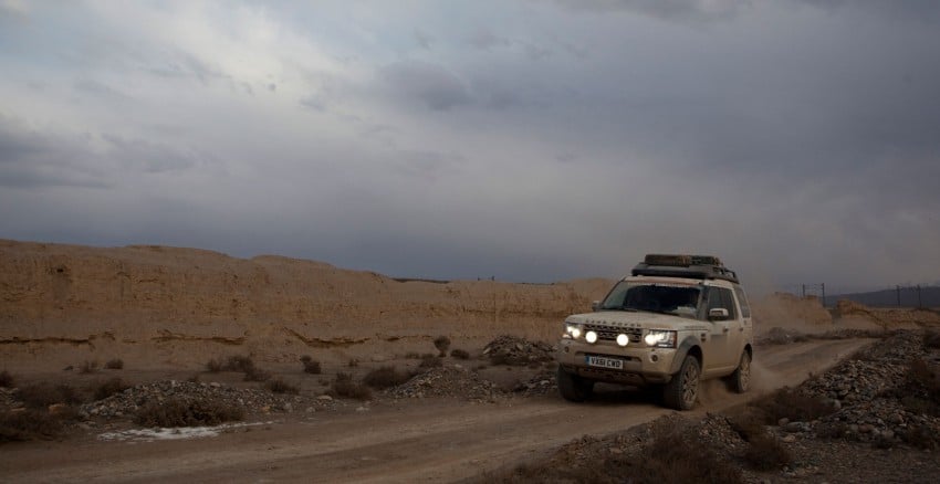 Land Rover Discovery drives from UK to China for charity 102862