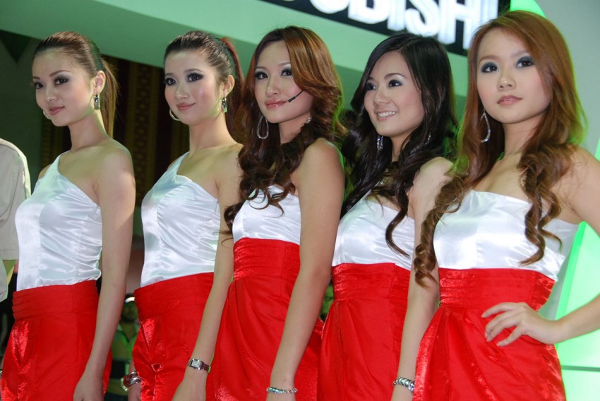 GALLERY: Do the girls of KLIMS 2010 outshine the cars? 150941