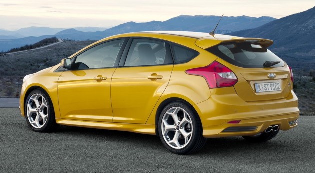 Ford Focus ST debuts, in five-door and estate forms