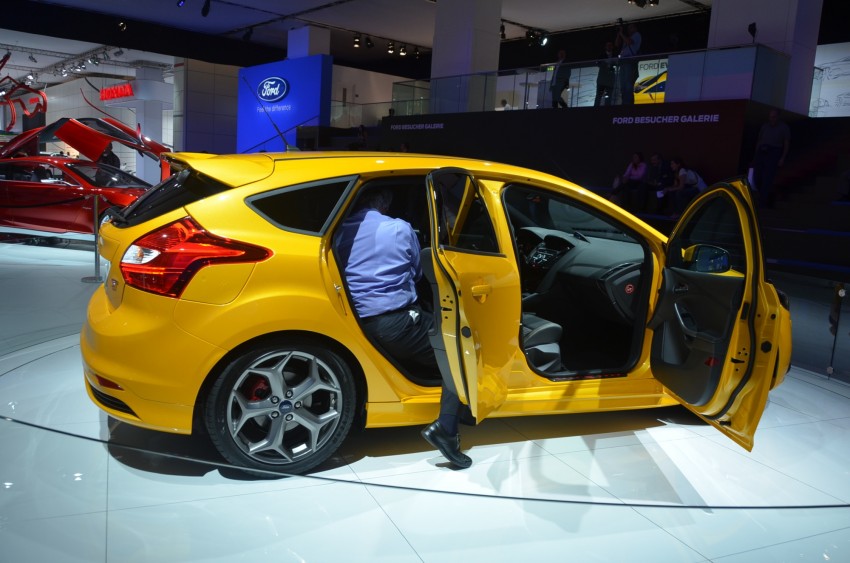 Frankfurt: Ford reveals the 2012 Focus ST and ST-R 69388