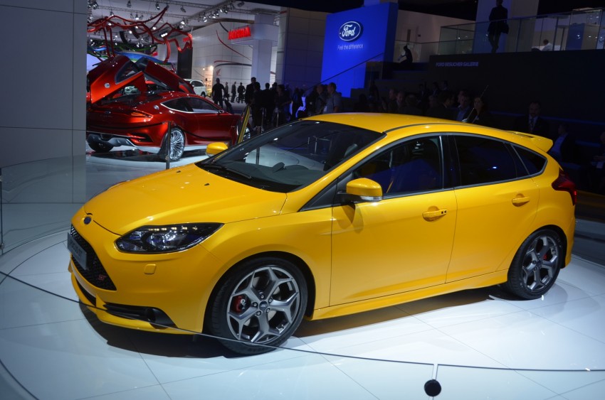 Frankfurt: Ford reveals the 2012 Focus ST and ST-R 69402