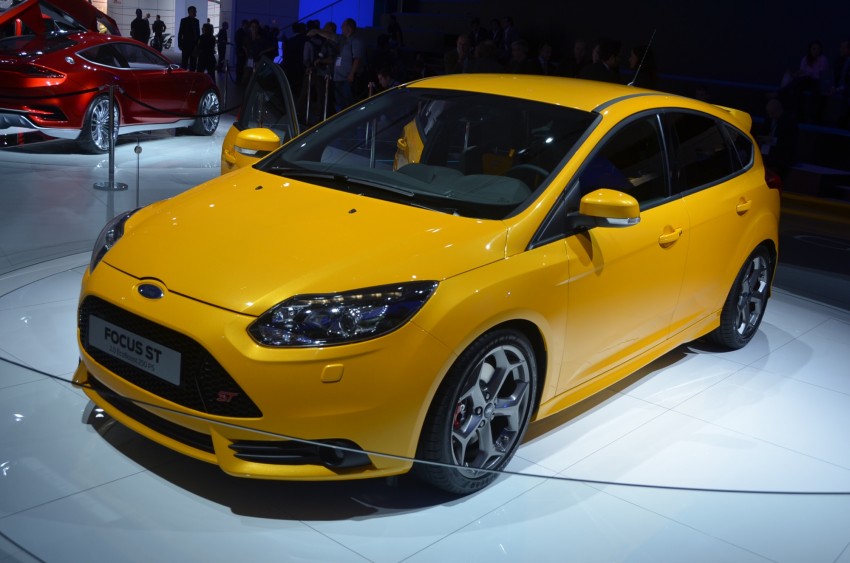 Frankfurt: Ford reveals the 2012 Focus ST and ST-R 69403