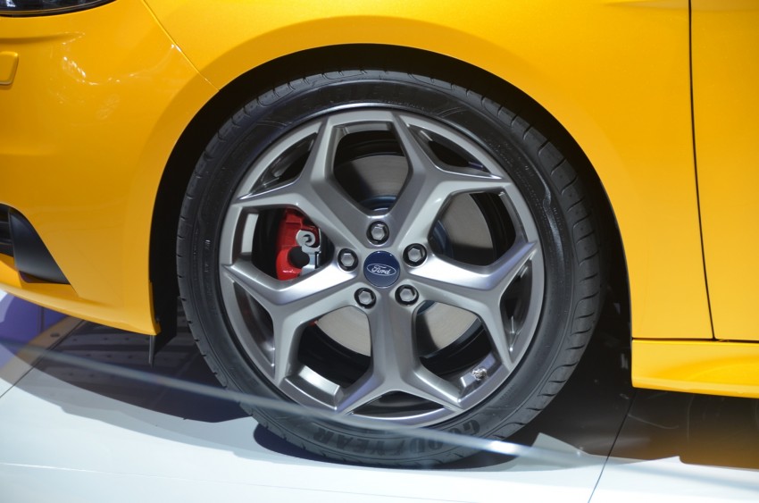 Frankfurt: Ford reveals the 2012 Focus ST and ST-R 69395