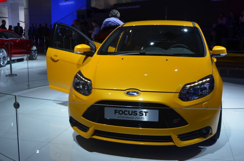 Frankfurt: Ford reveals the 2012 Focus ST and ST-R 69397
