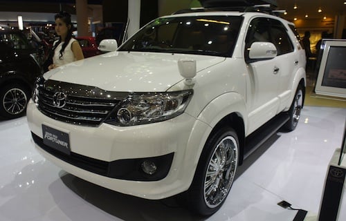 2011 Toyota Fortuner facelift unveiled at IIMS Jakarta