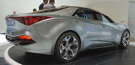 Production Hyundai i-flow planned for 2011; showcar previews diesel hybrid system and new eco ideas