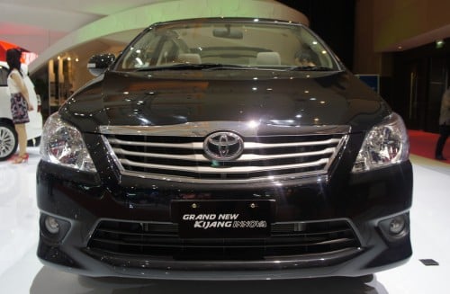 2011 Toyota Innova facelift – exterior and interior updates