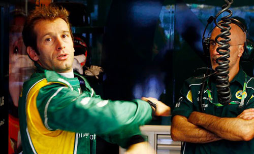 Jarno Trulli signs deal to stay with Team Lotus for 2012