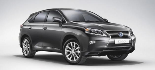 Apple training testers with G27-equipped Lexus SUVs