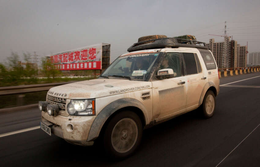 Land Rover Discovery drives from UK to China for charity 102866