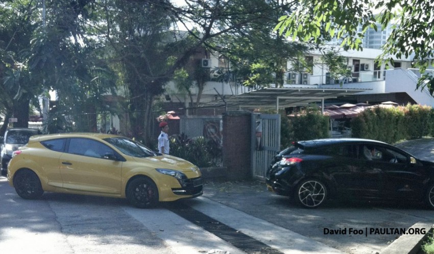 SPIED: Renault Megane RS 265, Red Bull RB7 in town 151461