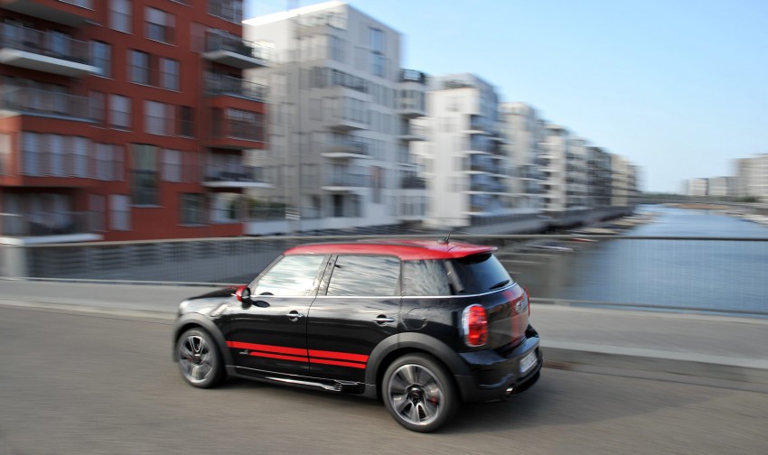 MINI Countryman John Cooper Works – JCW power now available with four doors and all wheel drive 129980