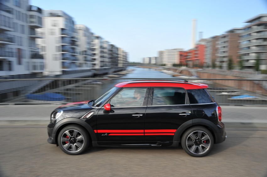 MINI Countryman John Cooper Works – JCW power now available with four doors and all wheel drive 129984