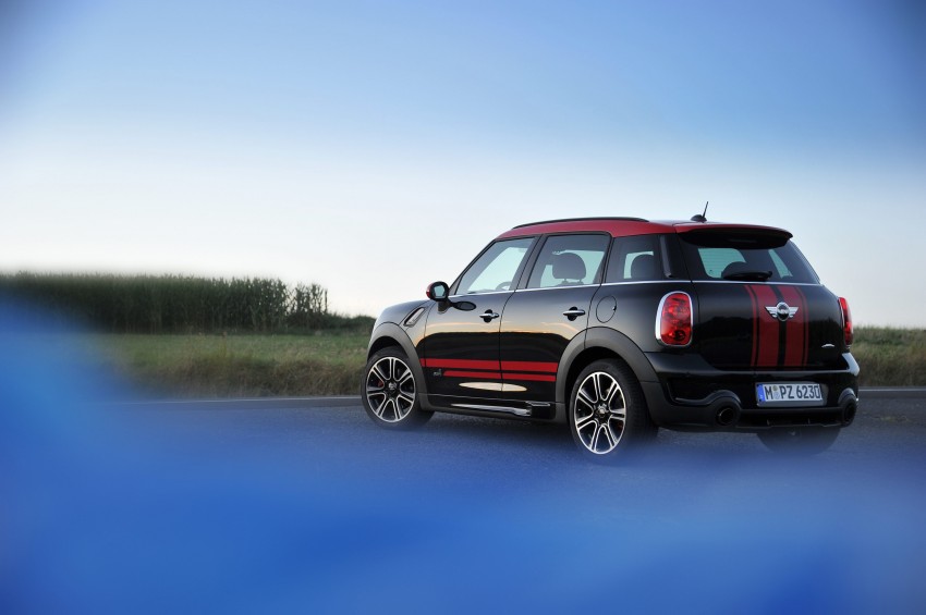 MINI Countryman John Cooper Works – JCW power now available with four doors and all wheel drive 130011