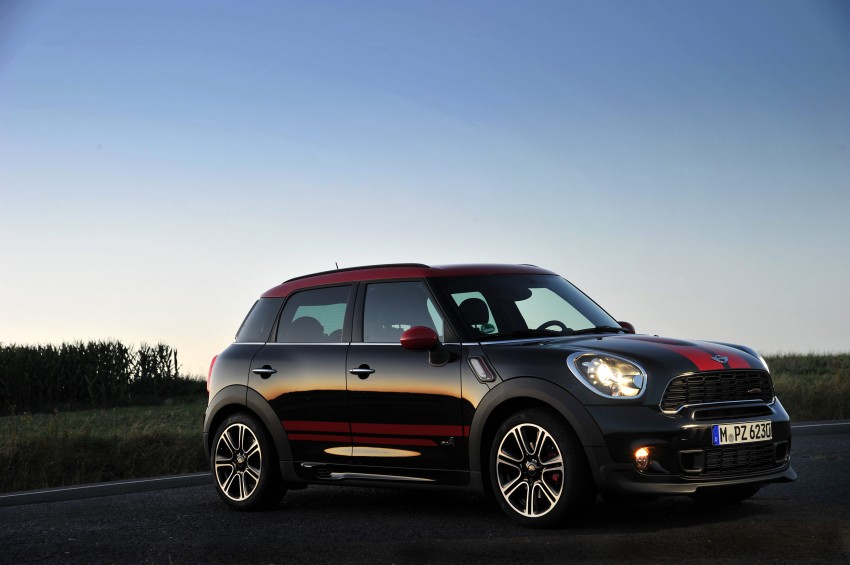 MINI Countryman John Cooper Works – JCW power now available with four doors and all wheel drive 130014