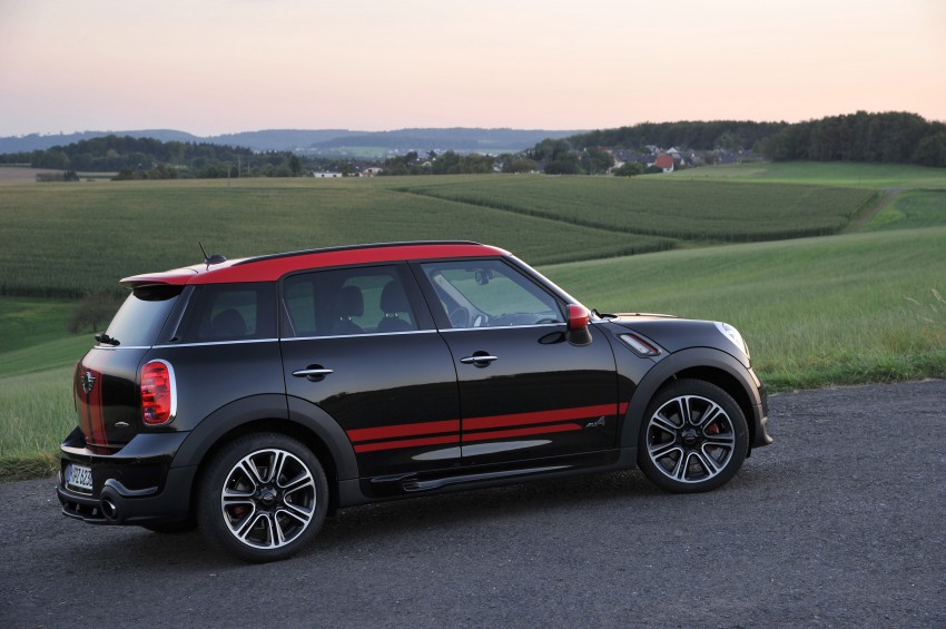 MINI Countryman John Cooper Works – JCW power now available with four doors and all wheel drive 130018