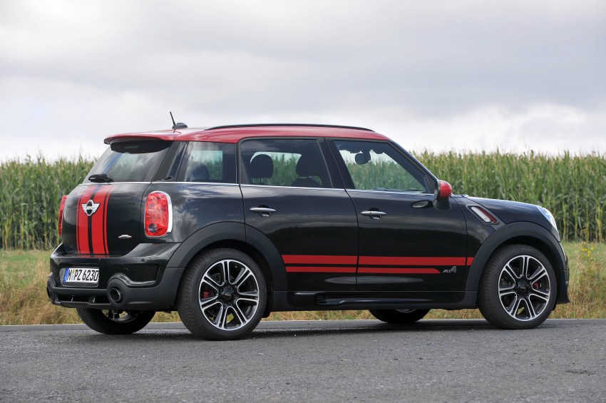 MINI Countryman John Cooper Works – JCW power now available with four doors and all wheel drive 130021