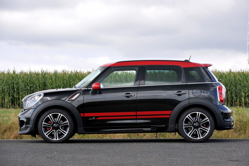 MINI Countryman John Cooper Works – JCW power now available with four doors and all wheel drive 130026