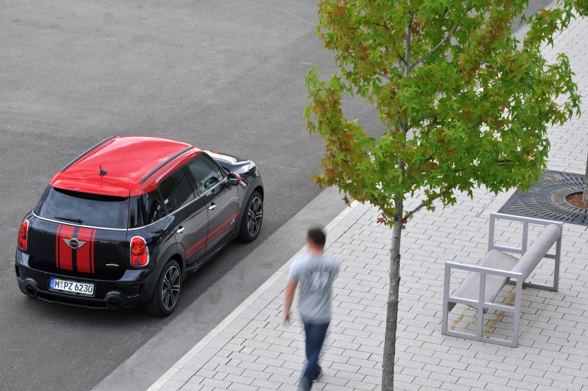 MINI Countryman John Cooper Works – JCW power now available with four doors and all wheel drive 130029