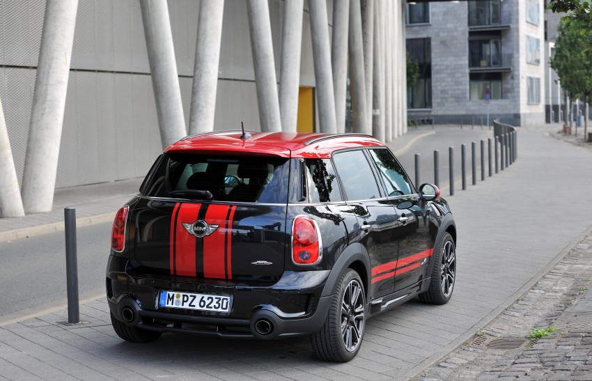 MINI Countryman John Cooper Works – JCW power now available with four doors and all wheel drive 130030