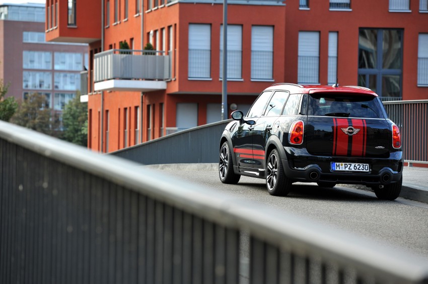 MINI Countryman John Cooper Works – JCW power now available with four doors and all wheel drive 130033