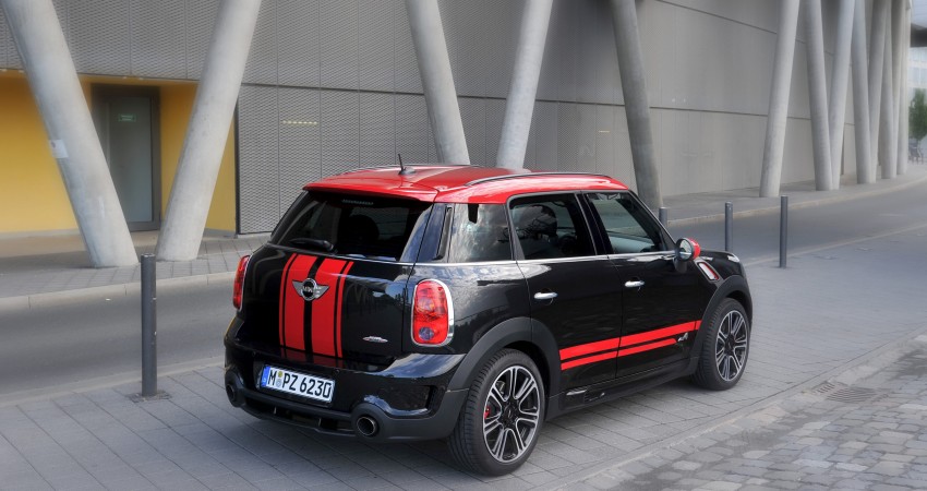 MINI Countryman John Cooper Works – JCW power now available with four doors and all wheel drive 130035
