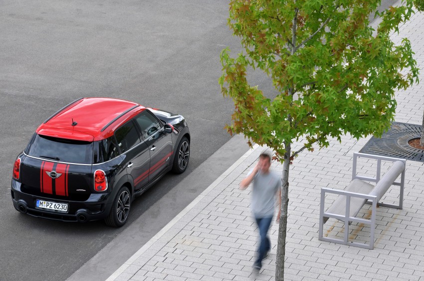 MINI Countryman John Cooper Works – JCW power now available with four doors and all wheel drive 130037