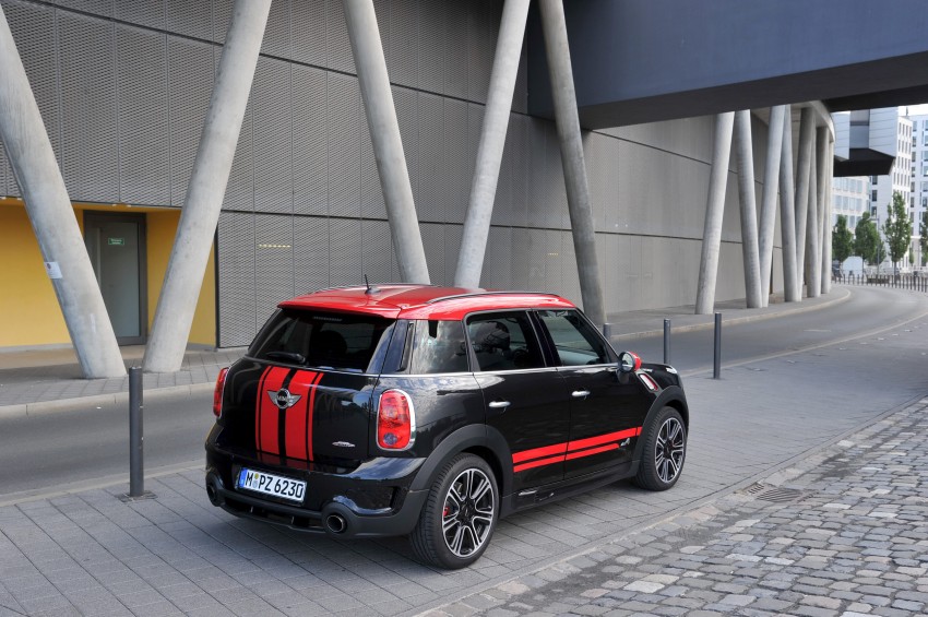 MINI Countryman John Cooper Works – JCW power now available with four doors and all wheel drive 130038
